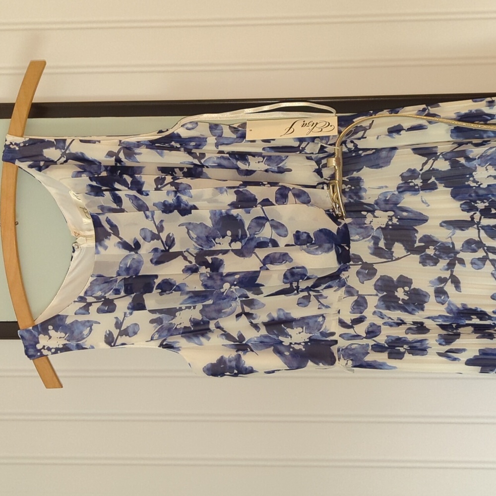 Flowy floral print maxi dress